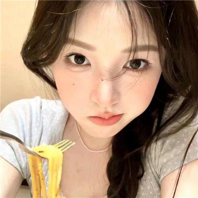 华颐:吞噬怪物的孩子 在线播放海报